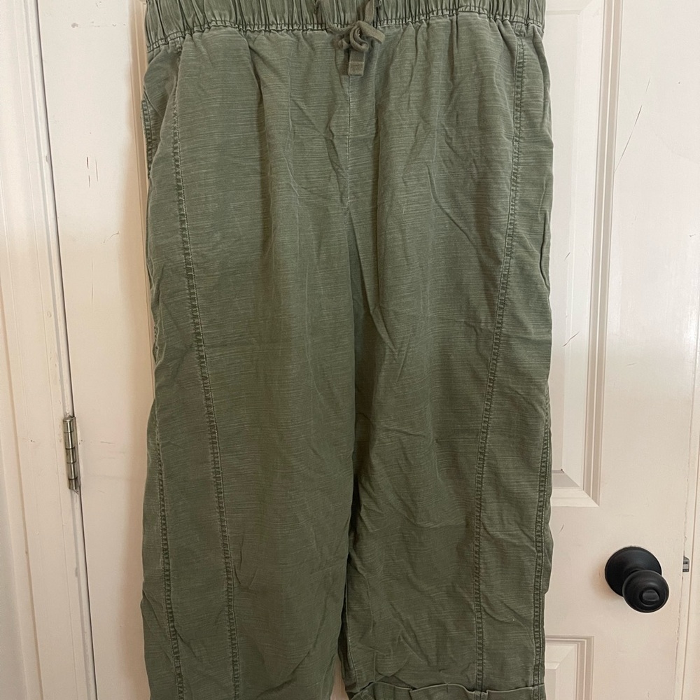 Olive Green Cropped Cargo Pants